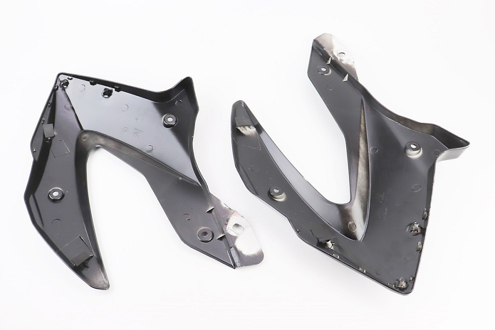 V200R пластик - бака паливного лів., прав. к-кт 2шт, ЧОРНИЙ Київ - фото 2