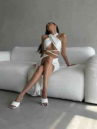 Женский привлекательный костюм двойка: топ-хомут и юбка с разрезом крепдайвинг Молочный, 44/46 Одесса