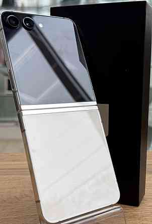 Смартфон Samsung Flip 5 256Gb. Cream. Харків