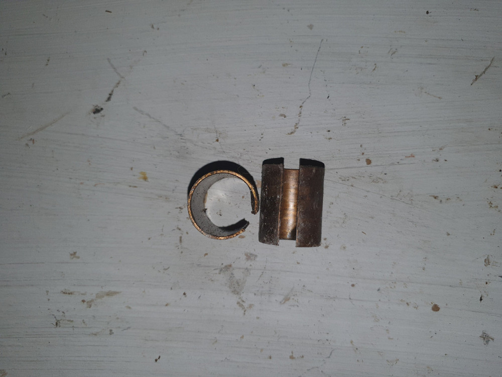 Втулка шатуна УД-2. СССР Харьков - изображение 1