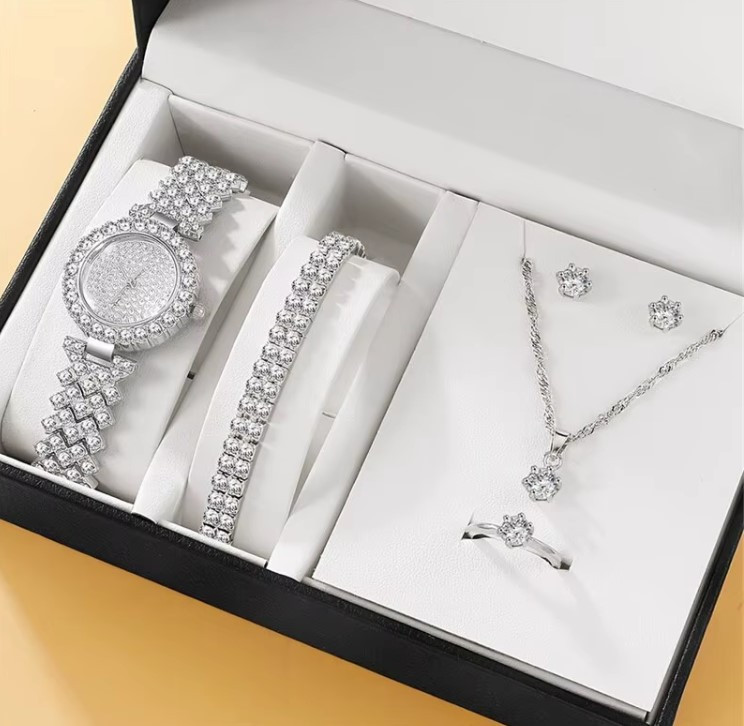 Жіночий подарунковий набір Silver Diamond годинник браслет кольє сережки каблучка сріблястий Київ - фото 1