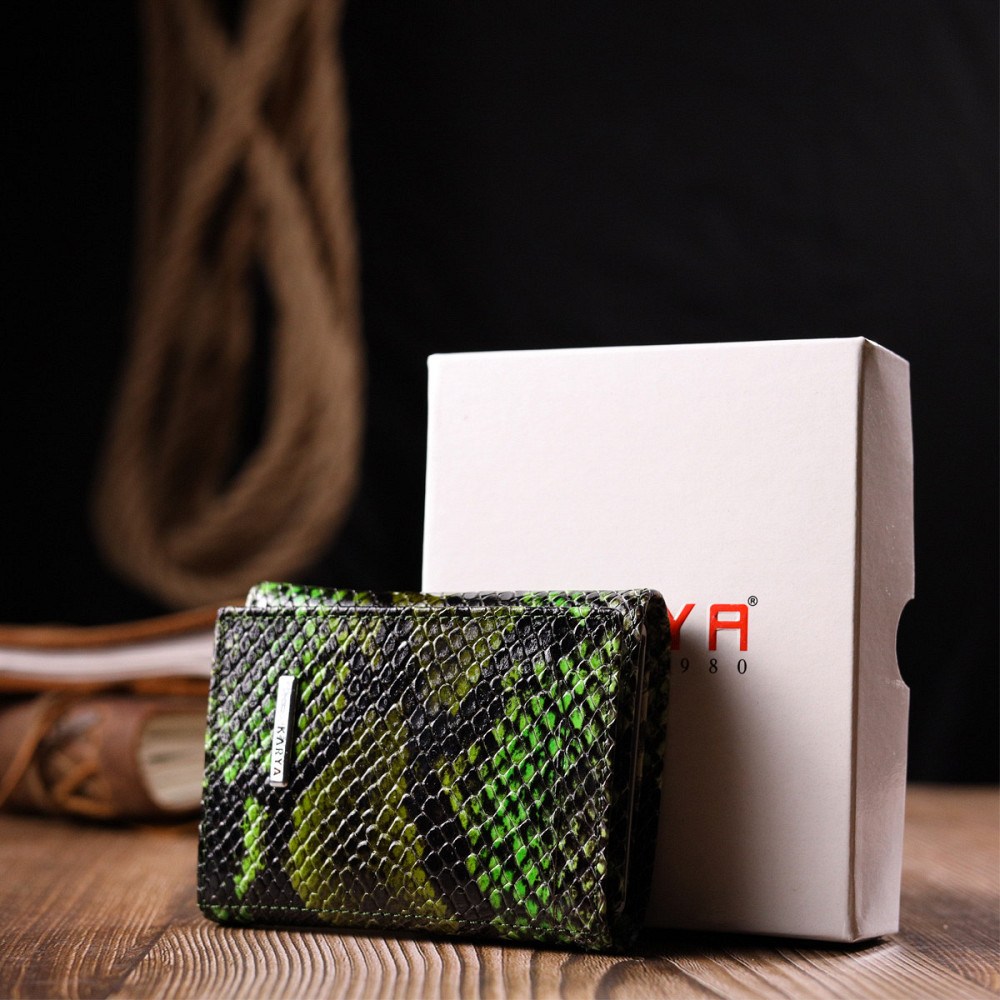 Лакированная визитница из натуральной фактурной кожи под змею Зеленый (KARYA) Киев - изображение 4
