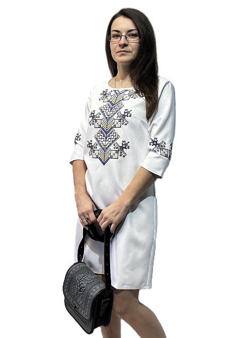 Жіноча білосніжна вишита сукня  «Дерево життя» з синьо-жовтим орнаментом Київ - фото 3