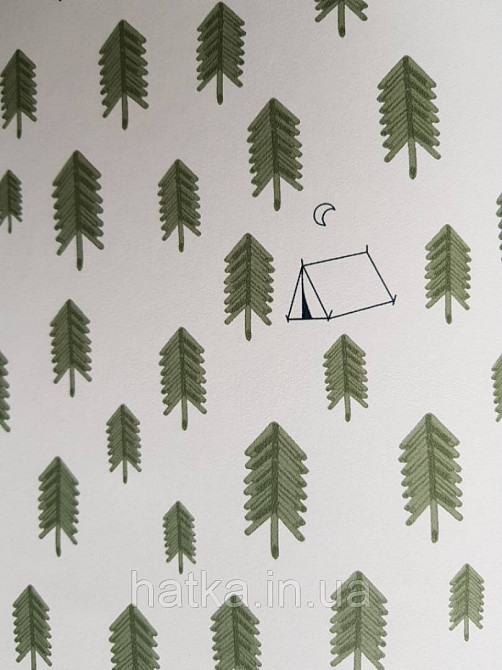Обои флизелиновые детские  Caselio Our Planet деревья елки домики палатки зеленые на белом Киев - изображение 3