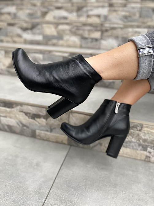 Nivelle Черевики жіночі NIVELLE чорні натуральна шкіра зима каблук 9см висота 10см розмір 38р ( Коломыя - изображение 1