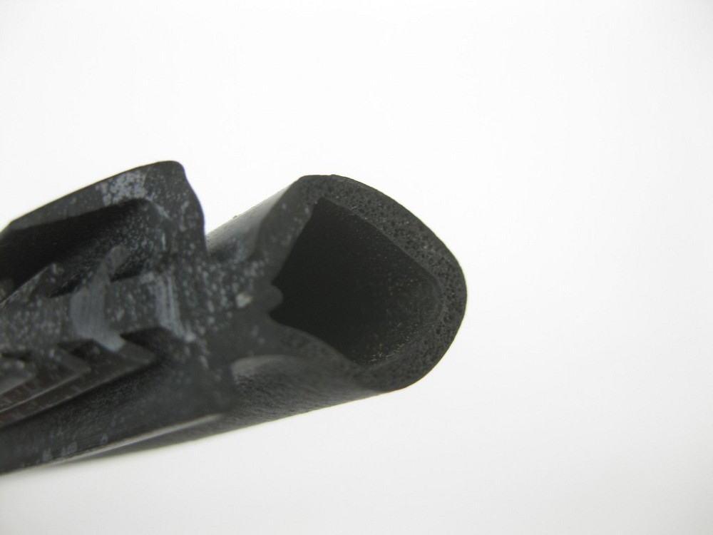 Mercedes-Benz  A2137820000 Гумовий ущільнювач скляного даху середня секція П-подібна E-Class W213 B-Class W247 EQA H243 Одеса - фото 7