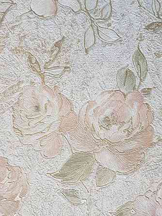 Шпалери вінілові на флізеліні Grandeco Anastasia метрові квіти троянди структурні червоні із золотом на білому Київ