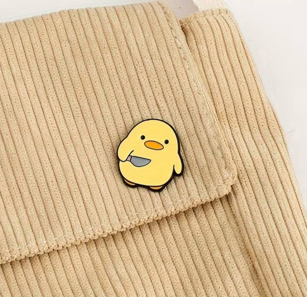 Значок брошка качка з ножем емаль пін жовтий аксесуар на одяг рюкзак Київ - фото 1