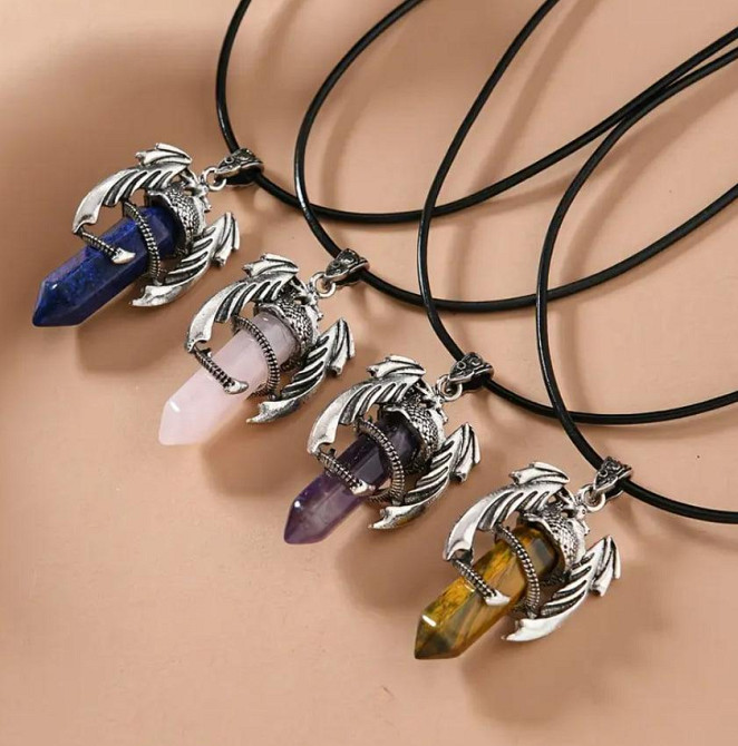 Підвіска у формі дракона з рожевим кварцом на шнурку зі штучної шкіри 4.4 см. Київ - фото 3