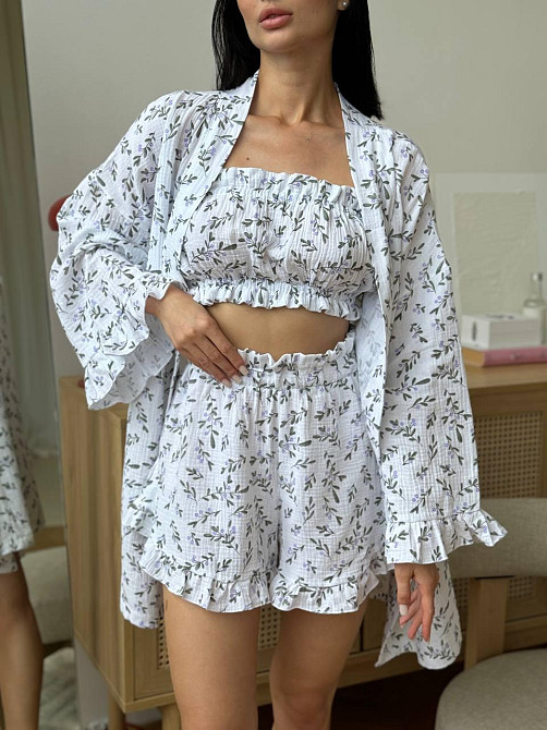 Жіноча ніжна піжама-трійка з мусліну: шорти, топ, халат із поясом Молочний 2 Одеса - фото 1