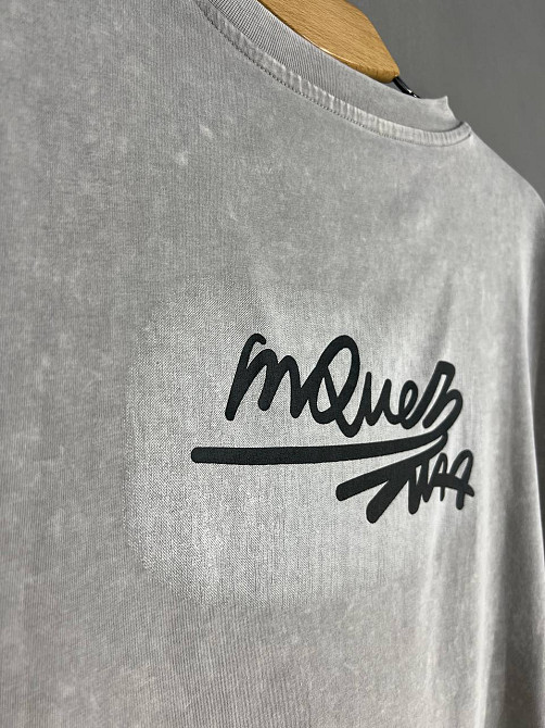 Футболка жіноча A-N 25008 оверсайз подовжена варена тай дай принт Міккі маус попереду з камінчиками one size, світло-сірий, one size Київ - фото 16