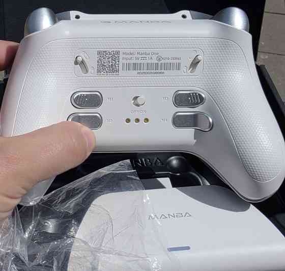 Беспроводной геймпад Manba One с дисплеем, RGB-подсветкой и док-стан. Харьков