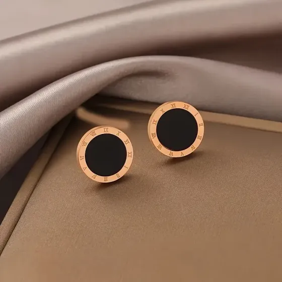 Сережки-пусети зі сталі з римськими цифрами – золотистий колір Київ