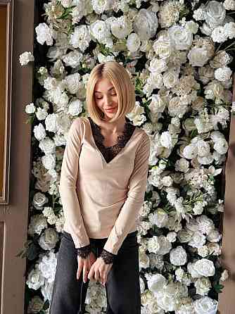 Лонгслив женский с кружевной отделкой 