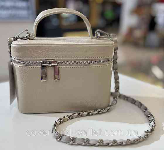 Модна жіноча шкіряна сумочка бежевого кольору квадратної форми Virginia Conti Київ