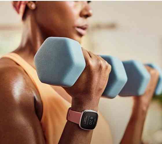 СМАРТ-годинник: FitBit Versa4 Pink Sand / Copper Rose Aluminium Київ