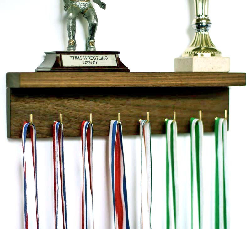 Полка для медалей 