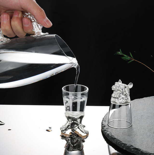 Набор рюмок Китайский гороскоп 30 мл х 12 шт Графин 300 мл в Кейсе Круглый бамбуковый Разнос Серебро Кременчуг - изображение 4