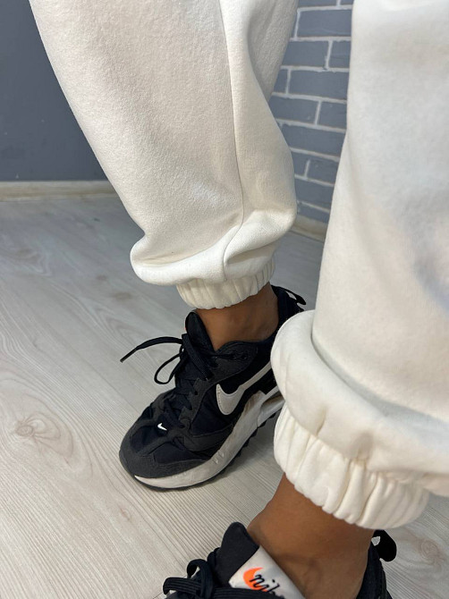 Костюм женский Quzen 478-480 короткое худи с капюшоном и брюки джоггеры на резинке флис белый, белый, L Киев - изображение 19