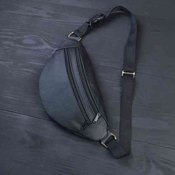 Чорна зручна бананка чоловіча, Чоловіча бананка з ремінцем на плече Барсетка-бананка шкіряна ON-38 Івано-Франківськ