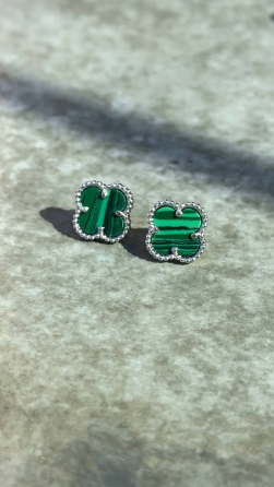 Van Cleef подарунковий набір 2 предмети / сережки і браслети / зелений колір під малхіт / біле золото AU 750 / проба, гравіювання Одеса