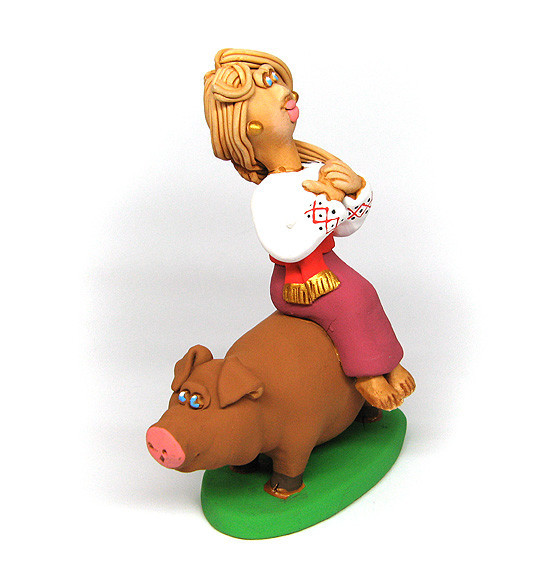 Фігурка настільна Козачка зі свинею Київ - фото 1