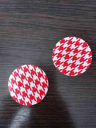 Наклейки на бюст 6 см біло-червоний Київ