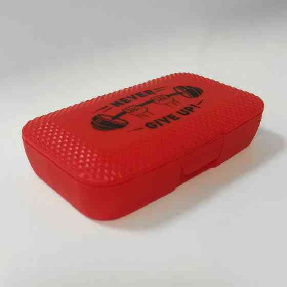 Таблетниця червона з чорним написом " Never Give Up " Луцк