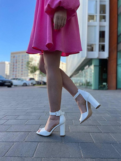 L&M Білі босоніжки літні жіночі на підборах еко-шкіра L&M F52-3 р. 38-40 / Стильне жіноче взутт Коломия - фото 3