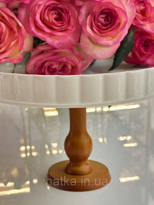 Тортівниця підставка для торта на ніжці «White kitchen» 27*16 см кераміка+дерево 8030-324 Київ - фото 6