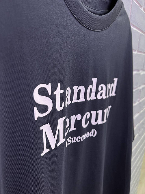 Футболка жіноча A-N 25007 оверсайз подовжена з написом принтом попереду one size, графіт, one size Київ - фото 5