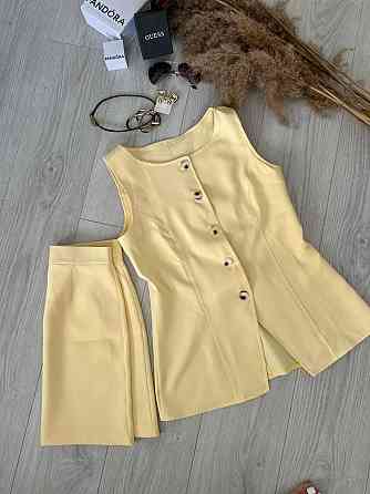 Жіночий базовий костюм-двійка: подовжений жилет і мініспідниця зі щільної костюмки Жовтий, 42/44 Одеса