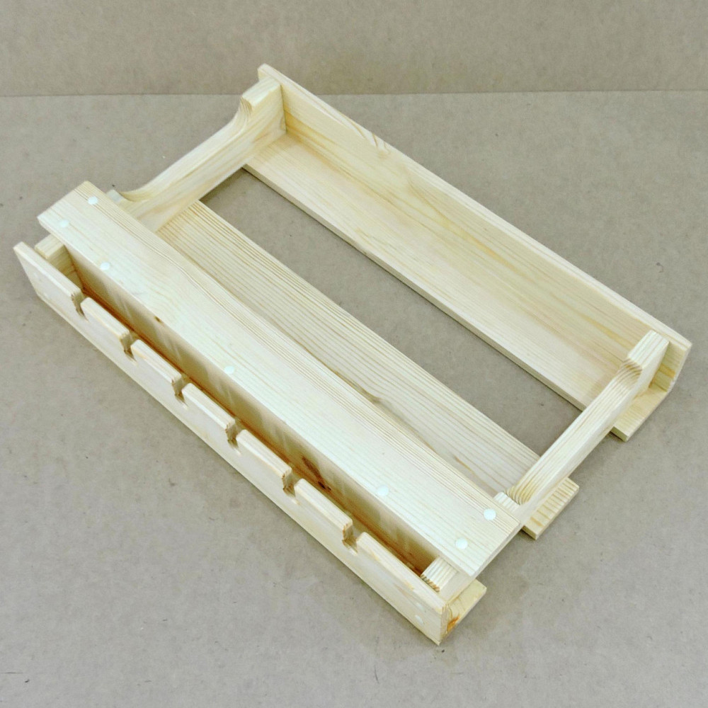 Настенная винная полка 