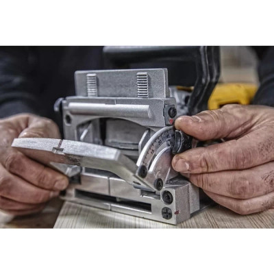 Фрезер DeWALT ламельный 600 Вт, 10000 об/мин, 3.0 кг, кейс (DW682K) Винница - изображение 8