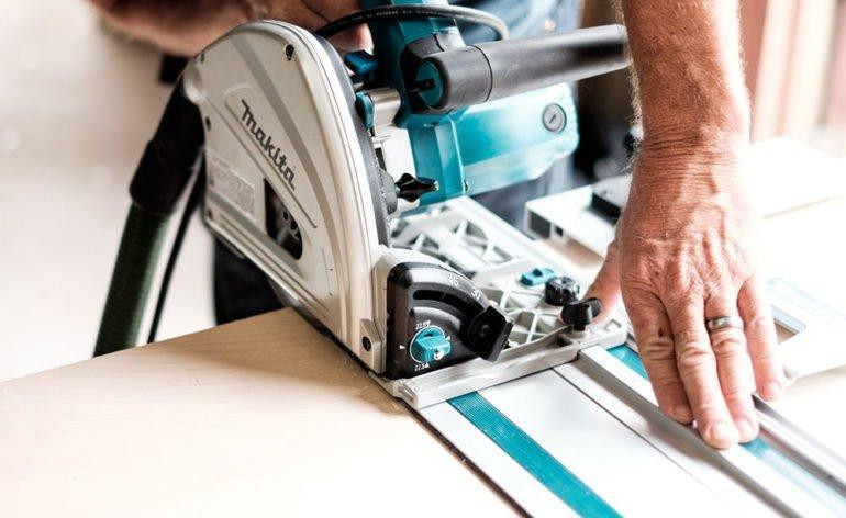 Профессиональная ручная погружная дисковая пила Makita SP6000J : 1300 Вт, 165мм, 55мм + линейка 1.5м Киев - изображение 10