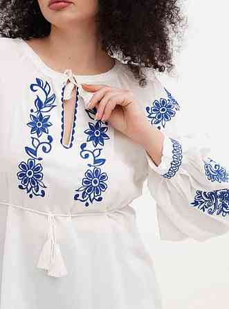 Женская приталенная вышиванка с цветочным орнаментом 80% хлопок, 20% полиэстер. Одесса