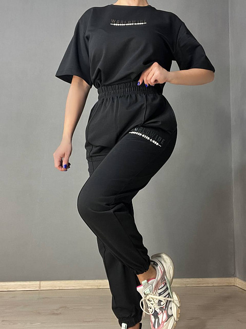 Костюм жіночий CAPPITONE 101216 оверсайз футболка з джогерами з швом і написом чорний, чорний, M Київ - фото 13