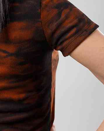 Женская футболка с эффектом тай-дай 