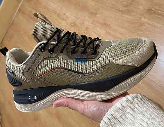 Мужские  кожаные демисезонные кроссовки BaaS,производство Польши 44 Киев