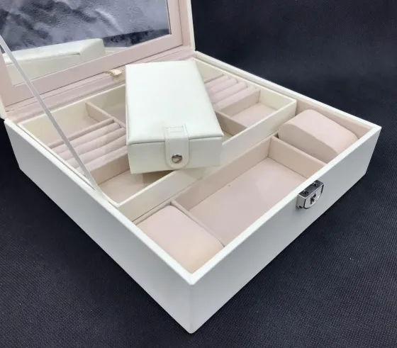 Шкатулка для украшений стеганая с большим откидывающимся зеркалом маленькая шкатулка внутри цвет слоновая кост Коломия