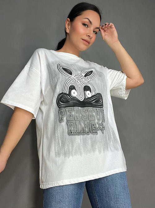 Футболка жіноча YIGOU 23 напис малюнок кролик оверсайз подовжена one size, білий, one size Київ - фото 2