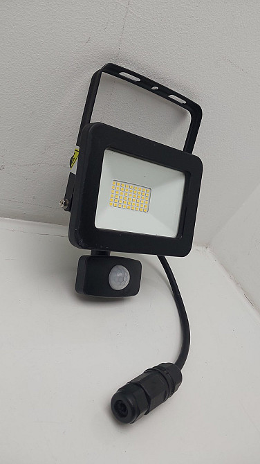 Cвітлодіодний прожектор із датчиком руху HORNBACH 3520A-2E (товар вживаний) Луцк - изображение 2