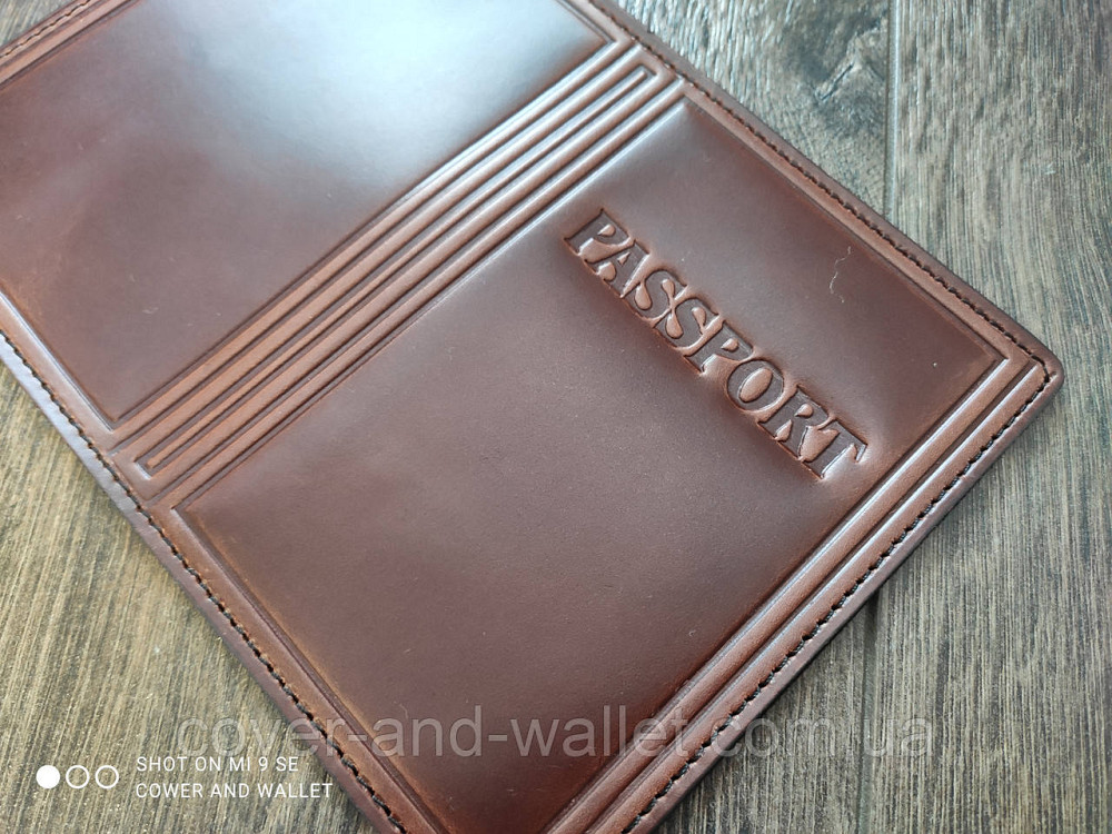 Шкіряна обкладинка на закордонний паспорт коньячного кольору з прозорим вікном PS Leather Київ - фото 1