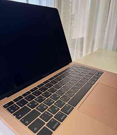 Ноутбук Макбук Air 13 Gold
2018 рік Київ