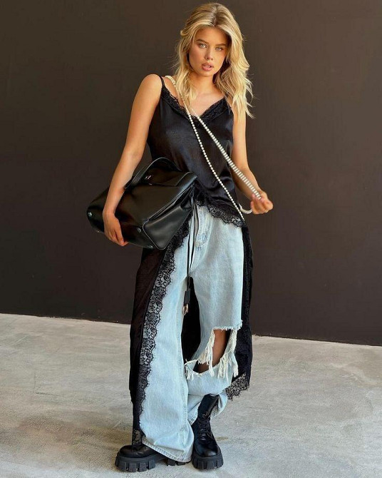 Женское эффектное платье на бретелях с глубоким вырезом по ножке итальянский шелк Одесса - изображение 3