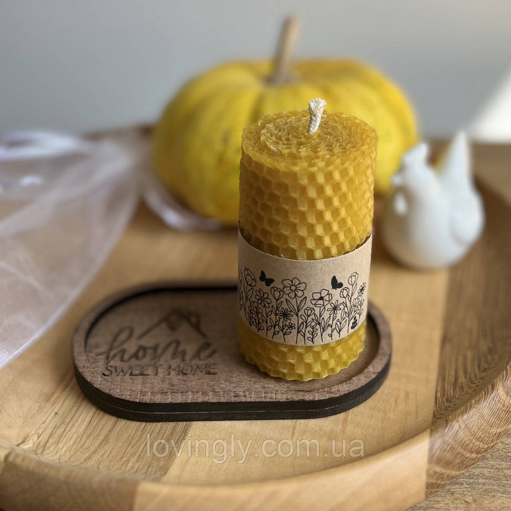 Свеча из Натуральной Вощины Ручной Работы на Деревянной Подставке с Гравировкой Ирпень - изображение 1