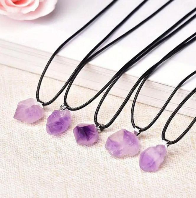Кулон из натурального необработанного аметиста, подвеска из аметиста (20-25 мм) на шнурке (1 шт.) Киев - изображение 1