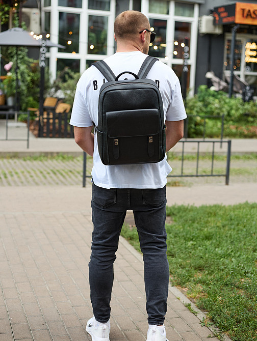 Стильний чоловічий шкіряний рюкзак 40х30х17, практичний аксесуар для ноутбука та документів, чорний Київ - фото 7