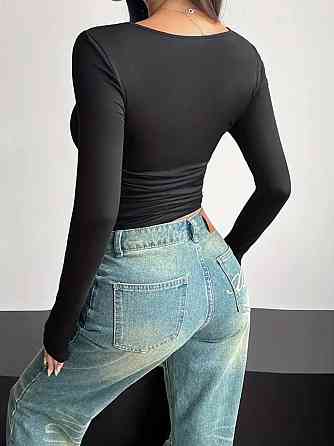 Жіночий базовий облягаючий лонгслів з квадратним вирізом трикотаж масло Одеса