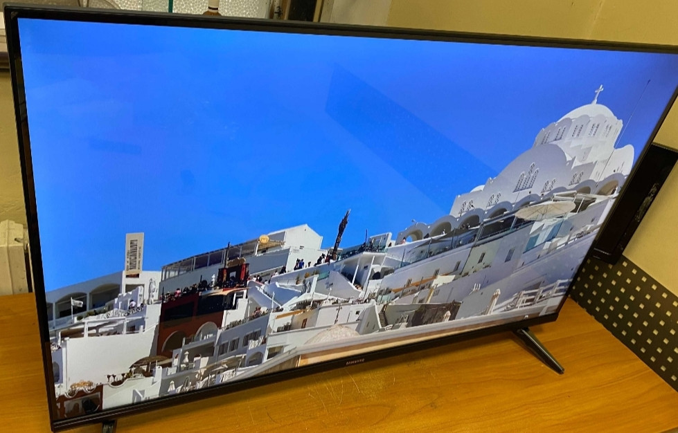 Новинка 2023 ! Телевизор Samsung 4K Smart TV 45